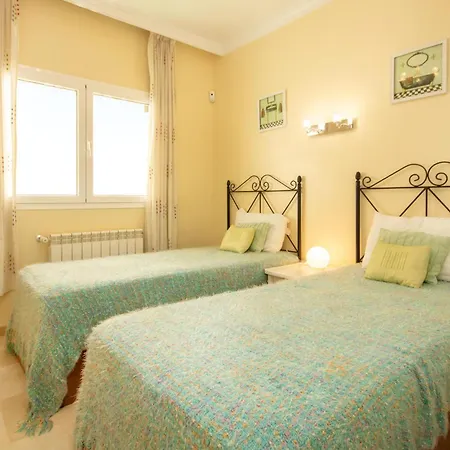 Cozy Home In Riviera Del Sol With Kitchen Holiday home La Cala De Mijas